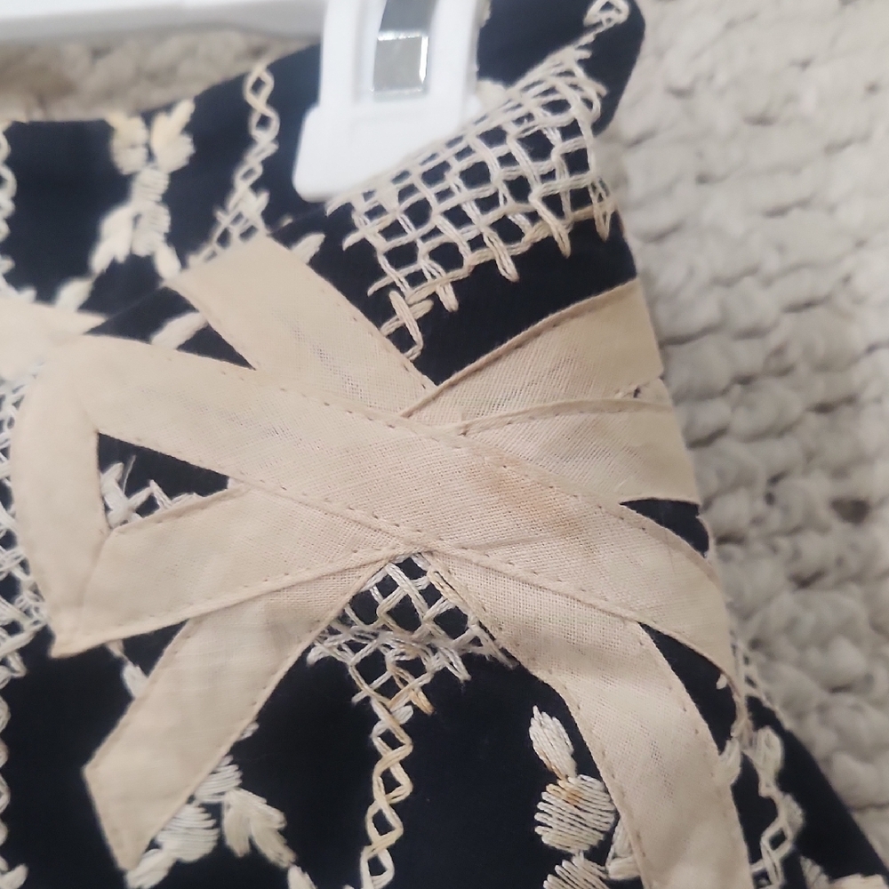 Nanette Lepore Black and Cream Skirt with bow, emroidery and kick pleat details - Picture 5 of 5